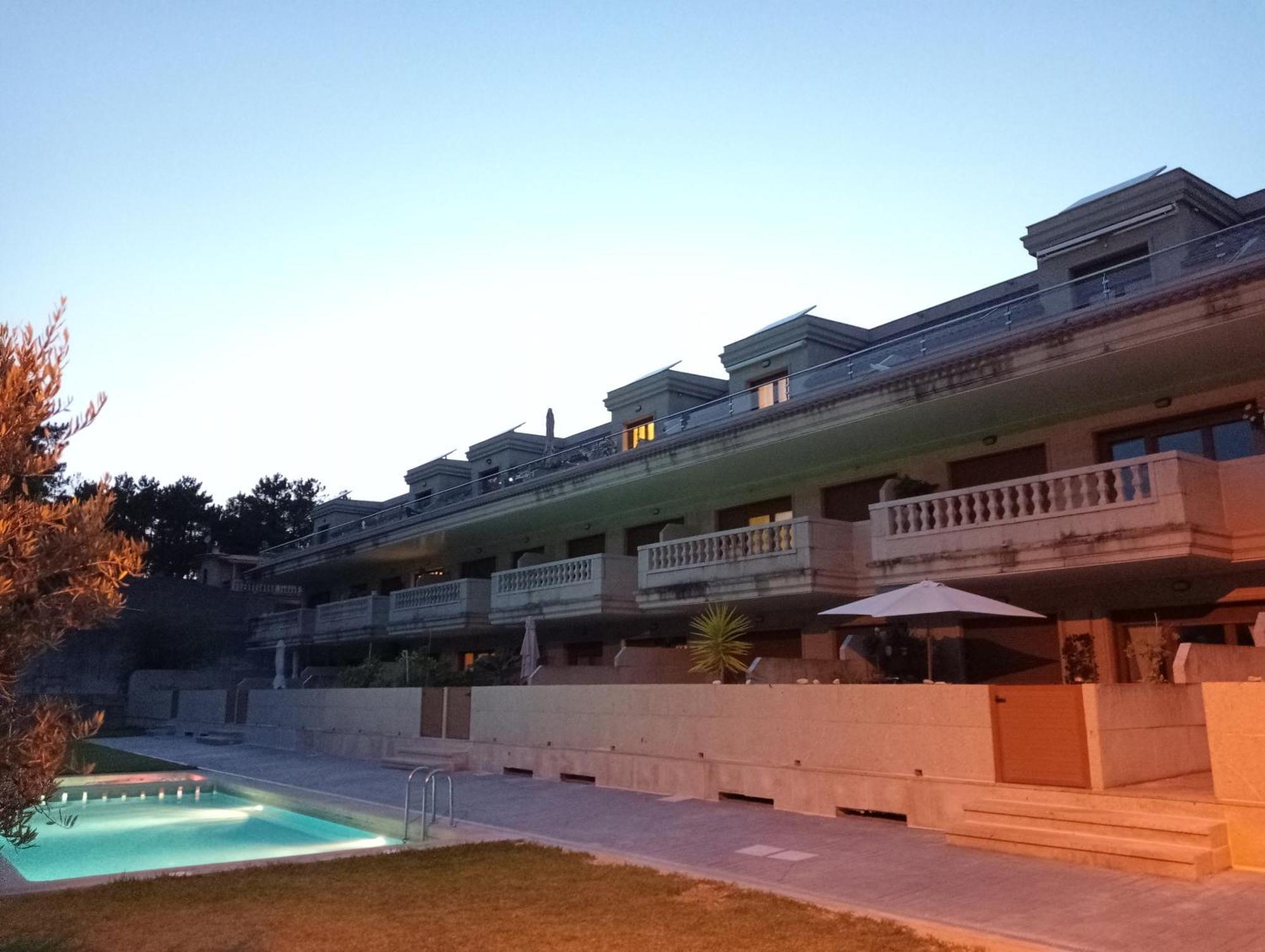 "Sanxenxo Holidays" Atico Con Garaje, Barbacoa Y Piscina A 5 Min Del Centro Luaran gambar